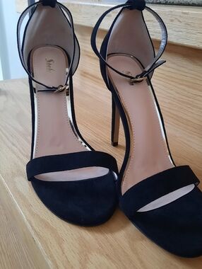 Sheln Minimalist Stiletto Heeled Ankle Strap Sandals Size 41